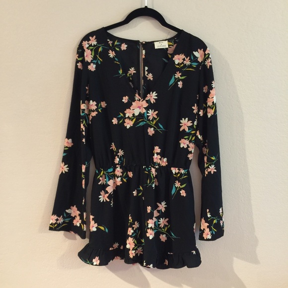 Floral Print V Neck Romper - Picture 3 of 10